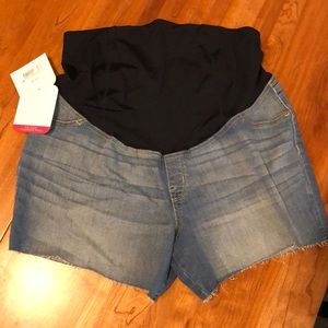 BRAND NEW MATERNITY SHORTS  size 14/32